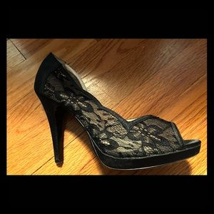 Black lace pumps